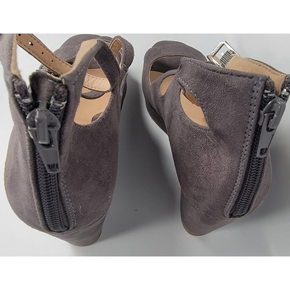 Journee Collection Womens Skyla Wedge Sandals (Size 9.5) - Picture 7 of 7